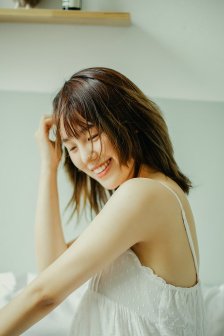 女士使用伸缩棒视频